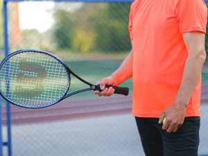 Jak znaleźć używaną rakietę tenisową na sprzedaż